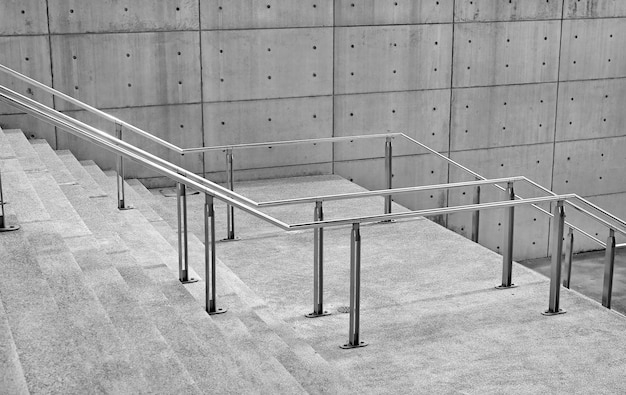 Steintreppe tritt Hintergrund mit Aluminiumgriff auf