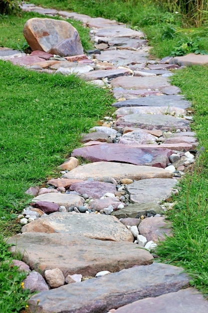 Steinwanderweg zum Wandern im Garten