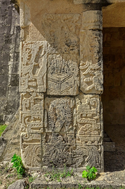 Stele mit Maya-Inschriften in Chichen Itza #2