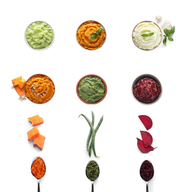 Stellen Sie mit unterschiedlichem geschmackvollem Gemüsepüree auf Draufsicht des weißen Hintergrundes ein