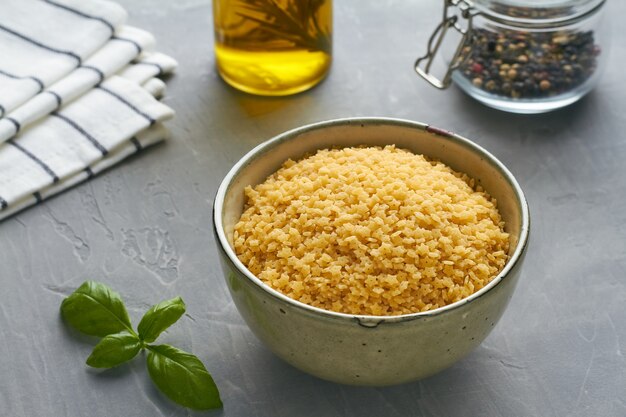 Stelline de pasta italiana en un recipiente