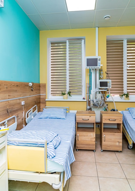 Steriler Raum für Notfallmedizin Leere moderne Krankenstation