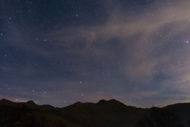 Sternenhimmel mit Ursa Major und Capella aus den Alpen