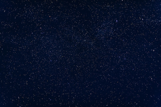 sternenklarer dunkelblauer himmel