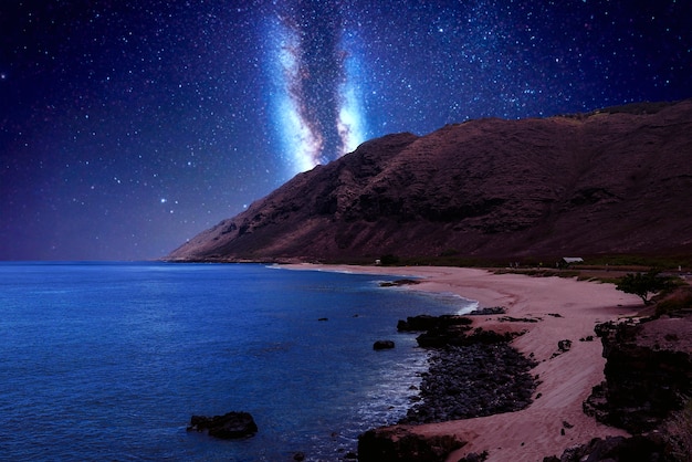 Sterniger Himmel des Strandes in der Nacht Collage-Design
