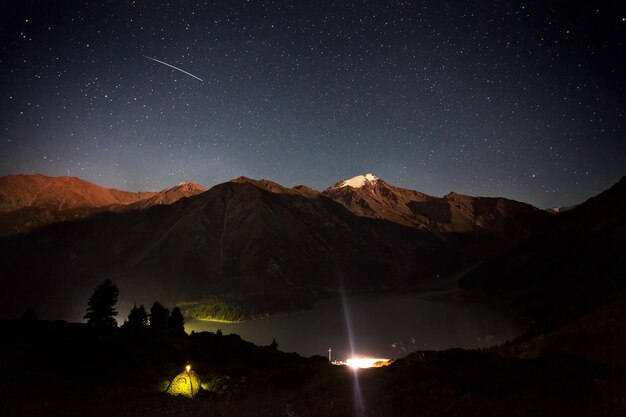 Sternschnuppe am Bergsee