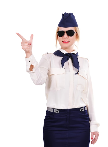 Stewardess zeigt mit dem Finger