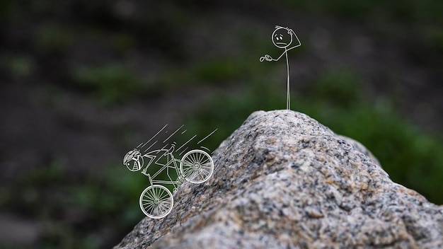 Stickman fährt mit dem Fahrrad den Berg hinunter