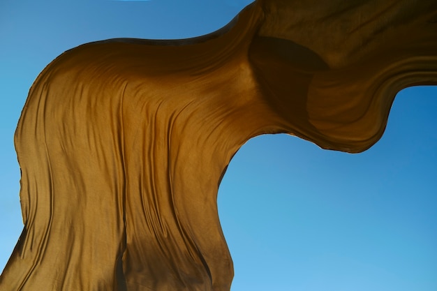 Foto stillleben aus im wind schwingendem stoff