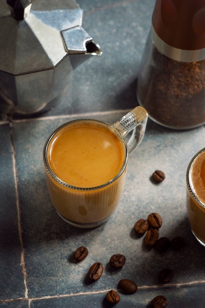 Foto stillleben mit kaffeezubereitungskonzept