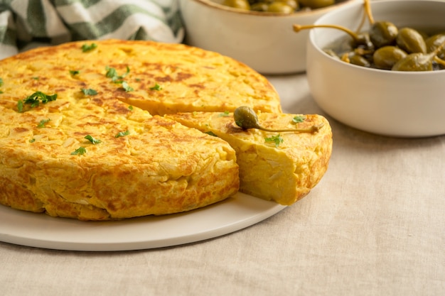 Stillleben mit Kartoffel-Spanisch-Tortilla