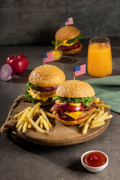 Foto stillleben mit köstlichen amerikanischen hamburgern