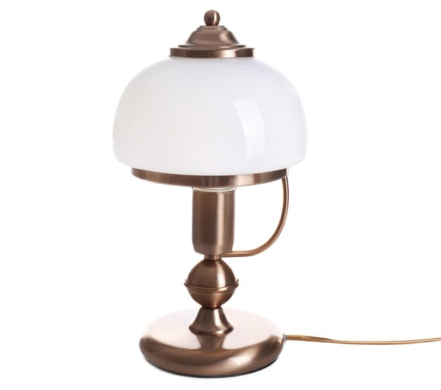 Stilvolle Tischlampe auf weißem Hintergrund