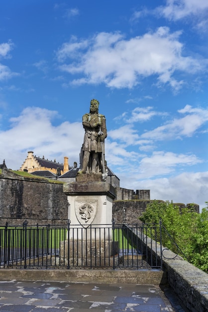 Stirling Escocia 26 de mayo de 2019 La estatua de Robert the Bruce en la explanada del Castillo de Stirling