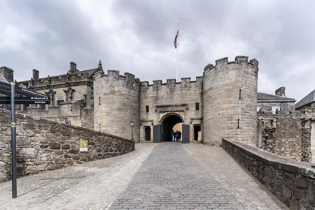 Stirling scotland 26 de maio de 2019 a entrada principal do castelo de stirling é um dos maiores e mais importantes castelos de fortificação da escócia