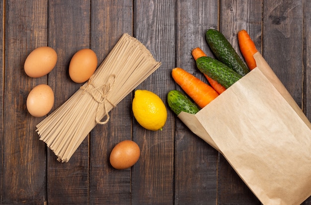 Stock de alimentos. Verduras, huevos y pastas.