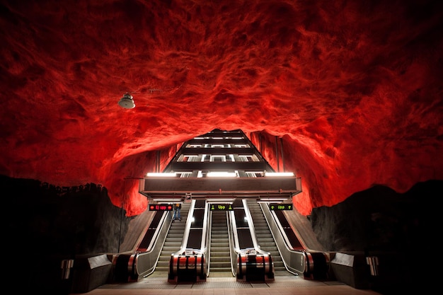 STOCKHOLM, SCHWEDEN - 3. OKTOBER 2021: In einer unglaublich schönen U-Bahn.