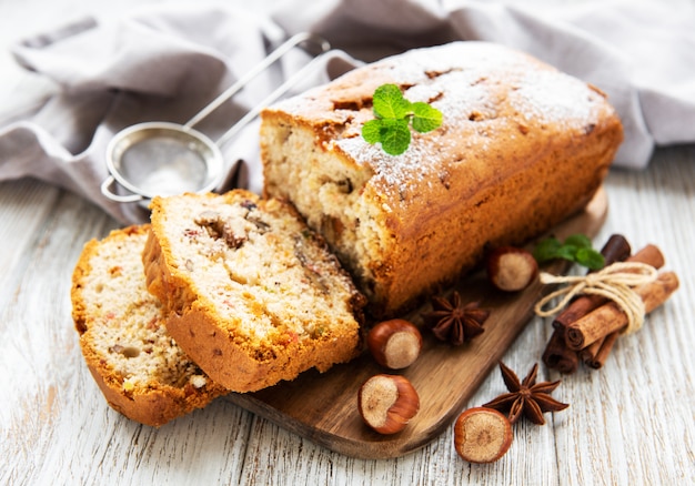 Stollen caseiro tradicional com frutos secos e nozes