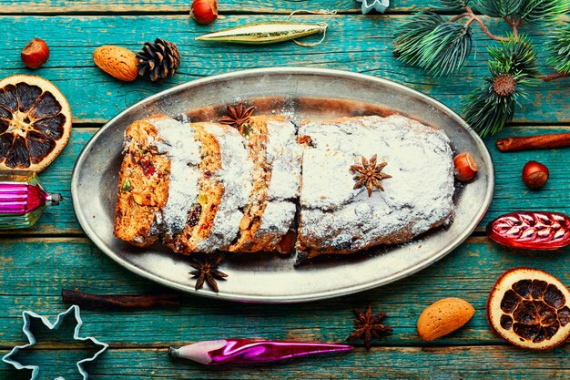 Stollen de Natal e decorações para árvores