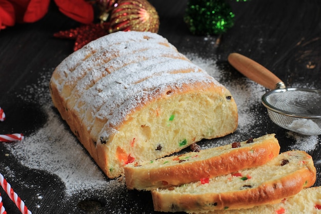 Stollen de Navidad. Pan Alemán De Pan De Frutas Dulces Tradicionales