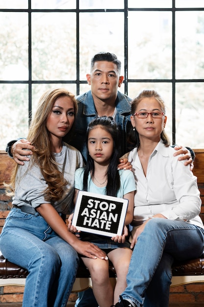 Stoppen Sie asiatisches Hasskonzept