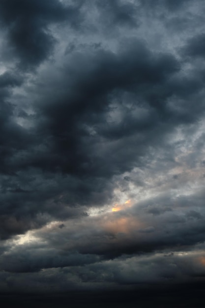 Storm Cumulus-Wolken. Hintergrund des Himmels, der Regenzeit.