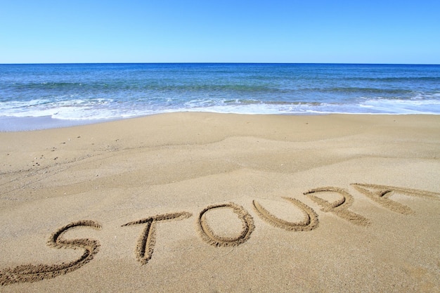 Foto stoupa geschrieben am sandstrand