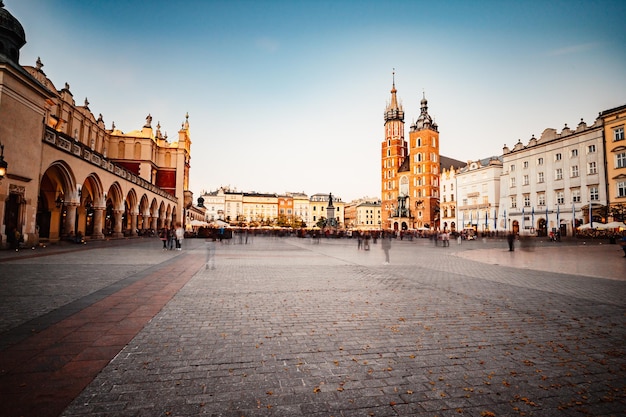 Str. Marys Basilika auf dem Hauptplatz von Krakau Schloss Wawel Historisches Stadtzentrum mit alter Architektur