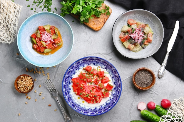 Stracciatella-Salat mit Tomaten und Wassermelone