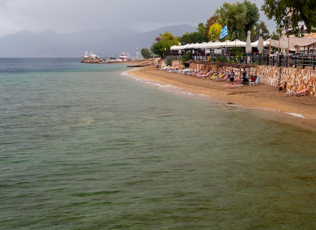 Strand an der Ägäis in Griechenland