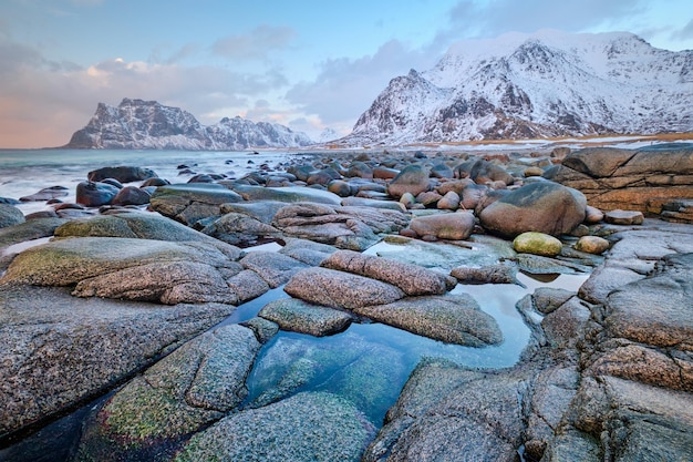 Foto strand des fjords in norwegen
