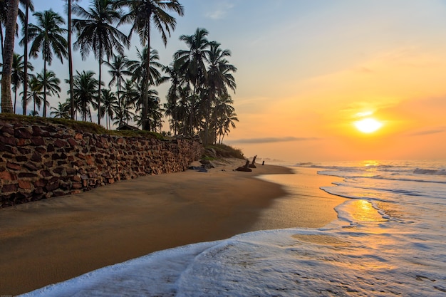 Strand in Cape Coast, Ghana. Am Morgen