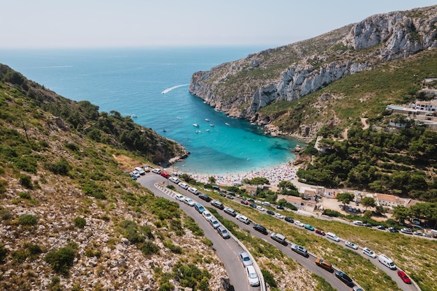 Strand La Granadella in Javea Spanien an einem sonnigen Tag