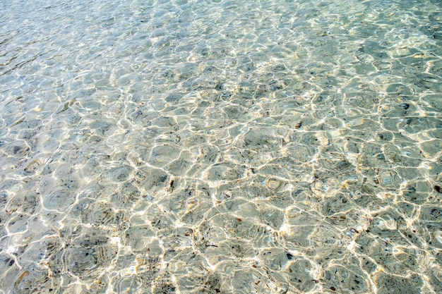 Strand perfekter weißer Sand türkisfarbenes Wasser Koh Lan Thailand