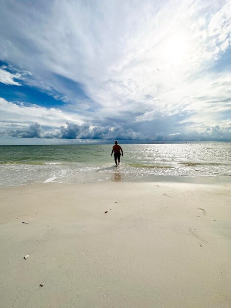 Foto strand und junge