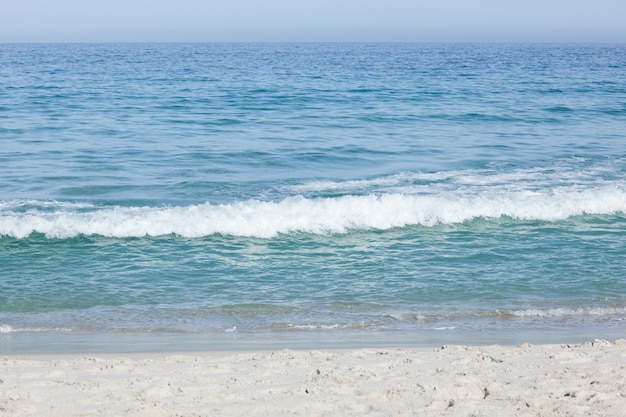 Strand und Wellen