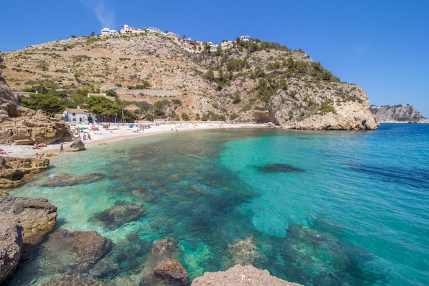 Strand von Cala Granadella in Alicante, Spanien