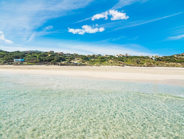 Strand von La Pelosa vom Wasser aus gesehen Sardinien