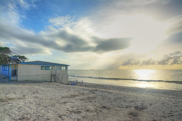 Strandbar am Ufer in Sardinien Italien