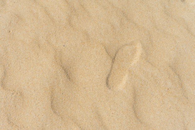 Strandsandbeschaffenheit lokalisiert auf weiß