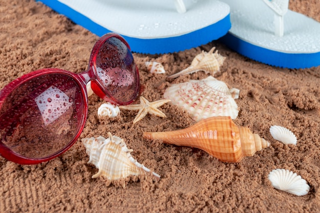 Strandzubehör auf dem Sand