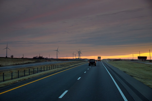 Straße Blick auf die Windkraftanlagen in Texas