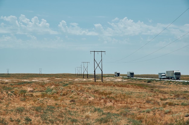 Straße durch die russische Steppe