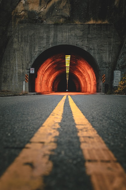 Straße im Tunnel