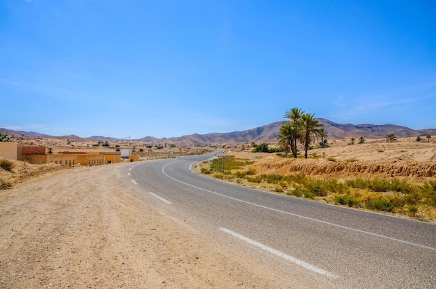 Straße in der Wüste Sahara Tunesien Afrika