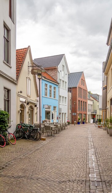 Foto straße inmitten von gebäuden gegen den himmel