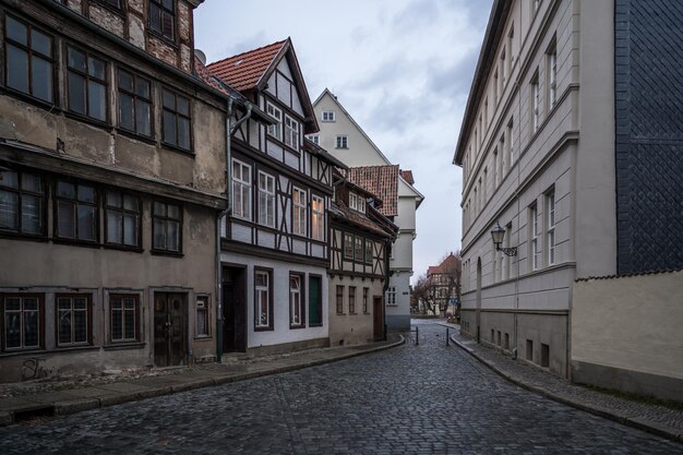 Foto straße inmitten von gebäuden gegen den himmel