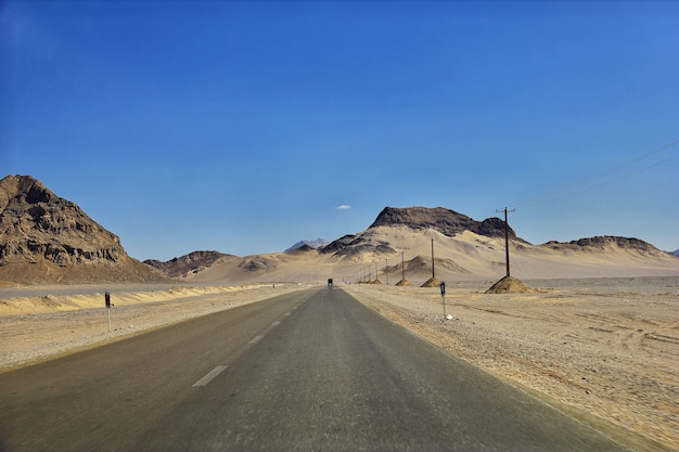 Straße zur alten Meybod Zitadelle im Iran