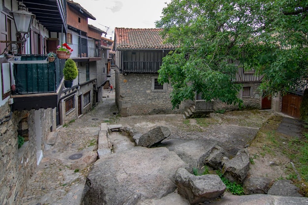 Straßen und Gebäude des mittelalterlichen Dorfes La Alberca Salamanca