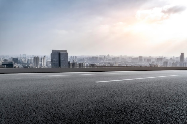 Straßen- und Stadtgebäude Landschaft Skyline